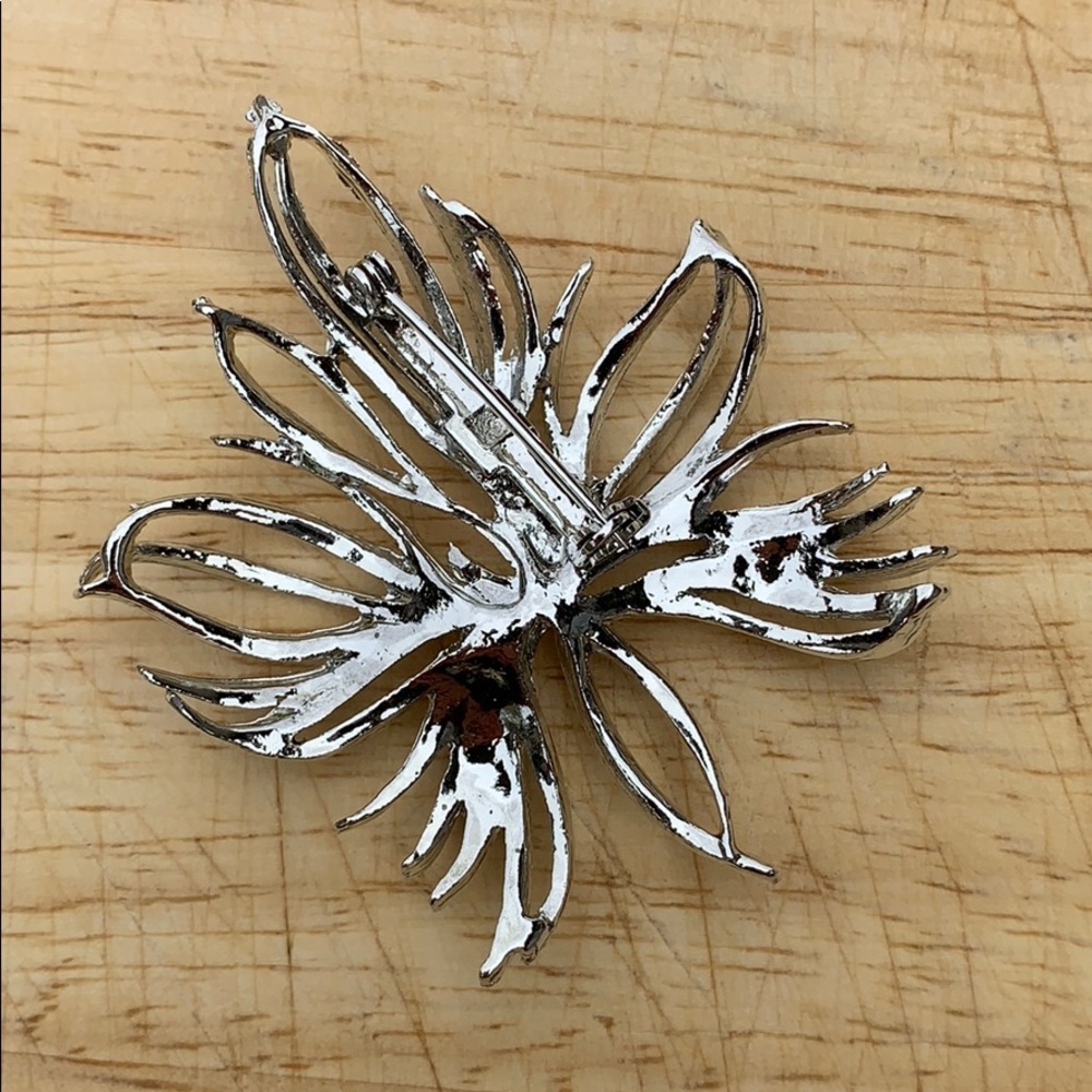 Vintage silver tone leaf brooch pin - Picture 3 of 3